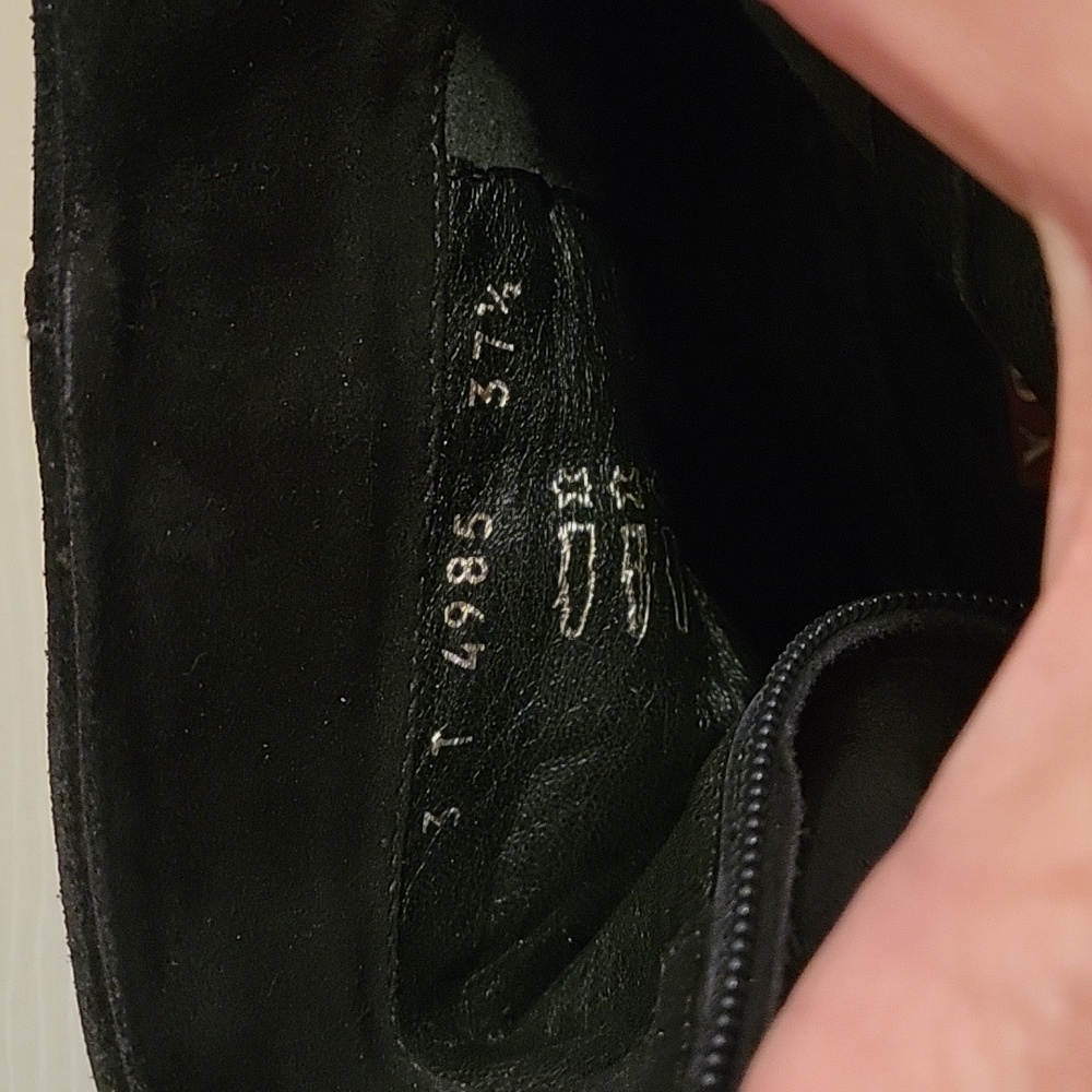PRADA - Picture 8 of 9